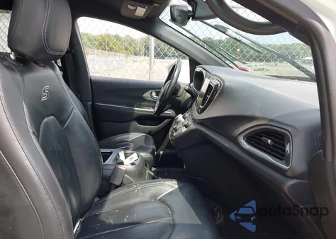 2018 Chrysler Pacifica Touring L Plus z USA, uszkodzony, nr VIN 2C4RC1EG9JR171928